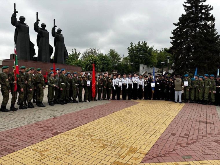 Лискинский военно-патриотический клуб стал призером областного конкурса. Лискинский военно-патриотический клуб стал призером областного конкурса.